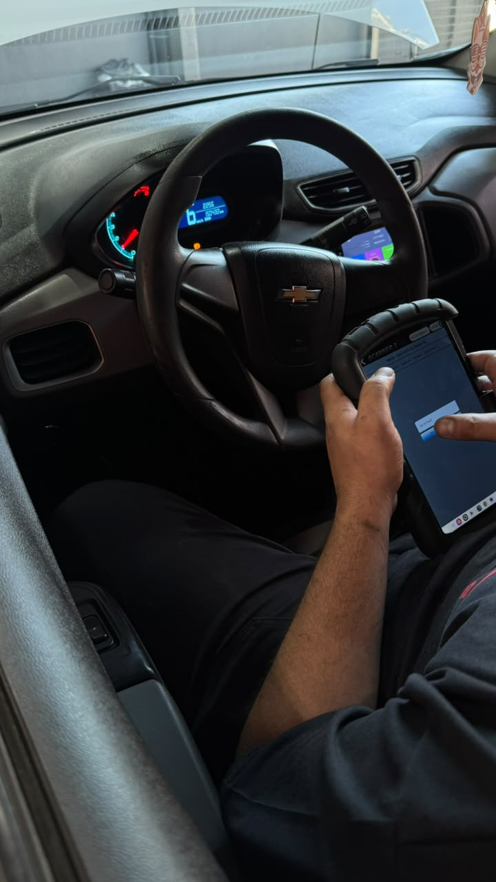 Diagnóstico automotivo feito no interior do veículo
